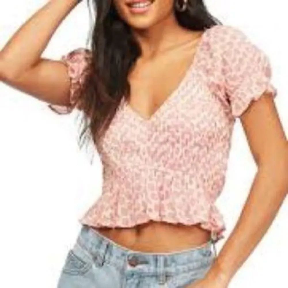 ✨Sienna Sky Royal Floral Crop Top✨